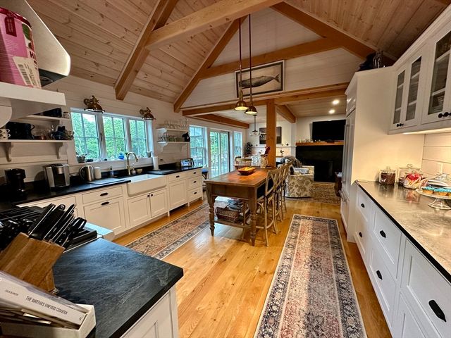96 Hammett Ln, Chilmark, MA 02535