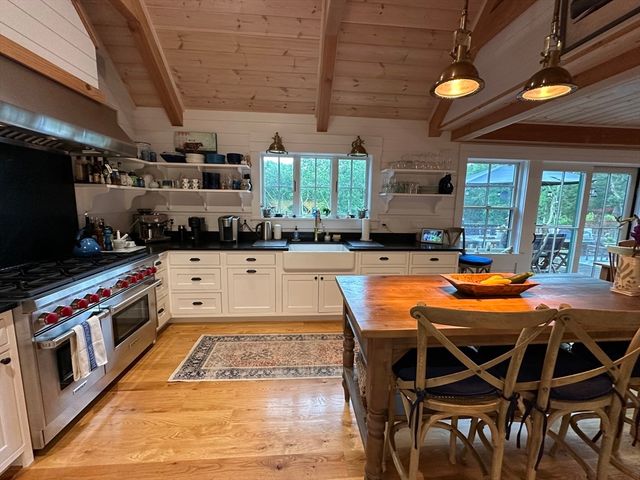 96 Hammett Ln, Chilmark, MA 02535