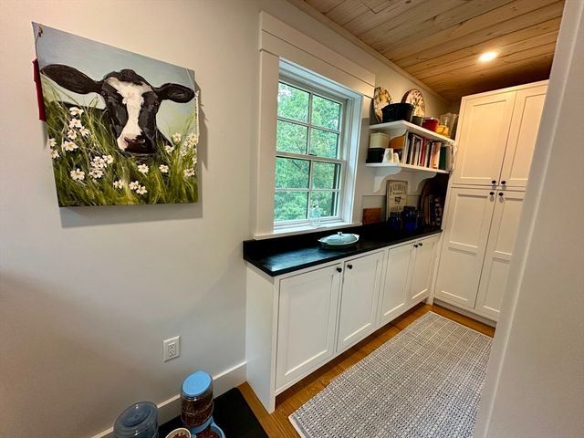 96 Hammett Ln, Chilmark, MA 02535