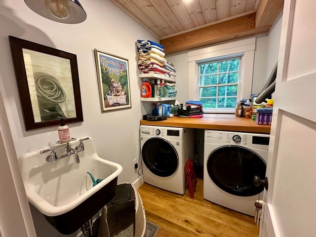 96 Hammett Ln, Chilmark, MA 02535