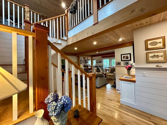 96 Hammett Ln, Chilmark, MA 02535