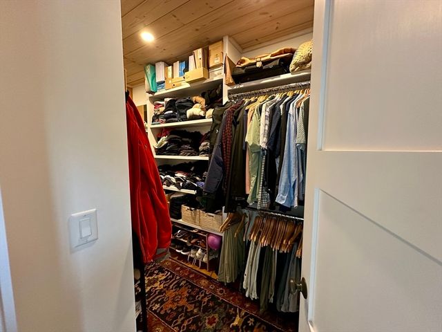 96 Hammett Ln, Chilmark, MA 02535