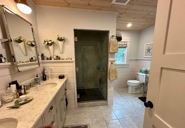 96 Hammett Ln, Chilmark, MA 02535