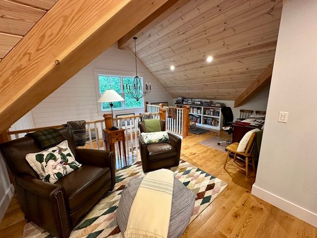 96 Hammett Ln, Chilmark, MA 02535