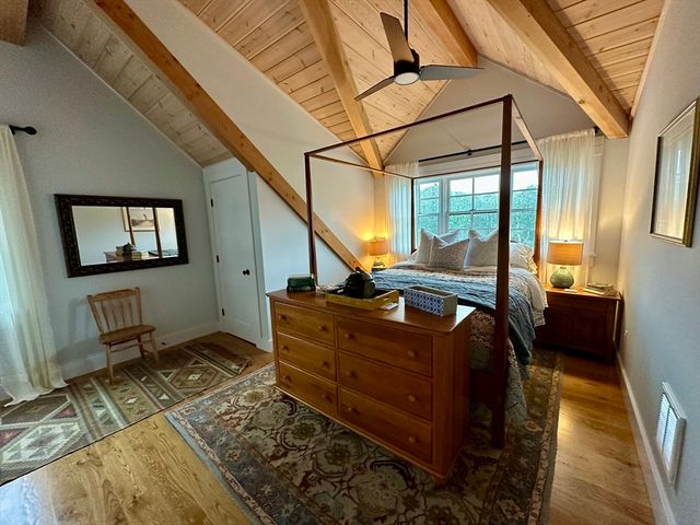 96 Hammett Ln, Chilmark, MA 02535