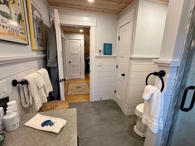 96 Hammett Ln, Chilmark, MA 02535