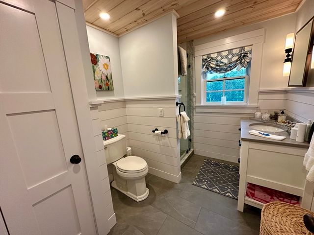 96 Hammett Ln, Chilmark, MA 02535