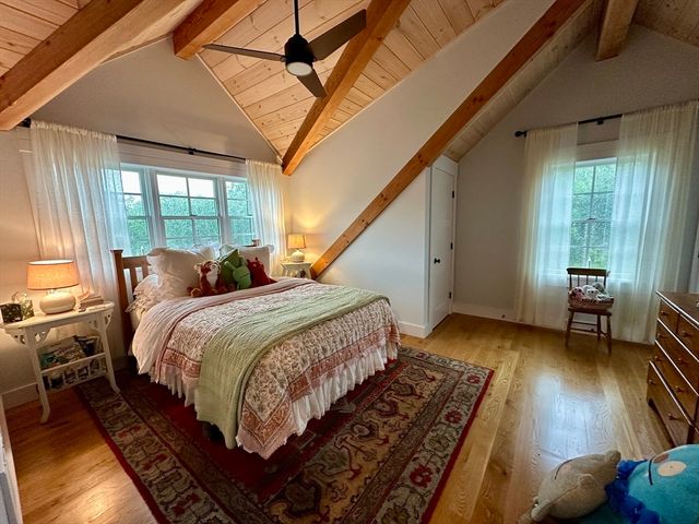 96 Hammett Ln, Chilmark, MA 02535