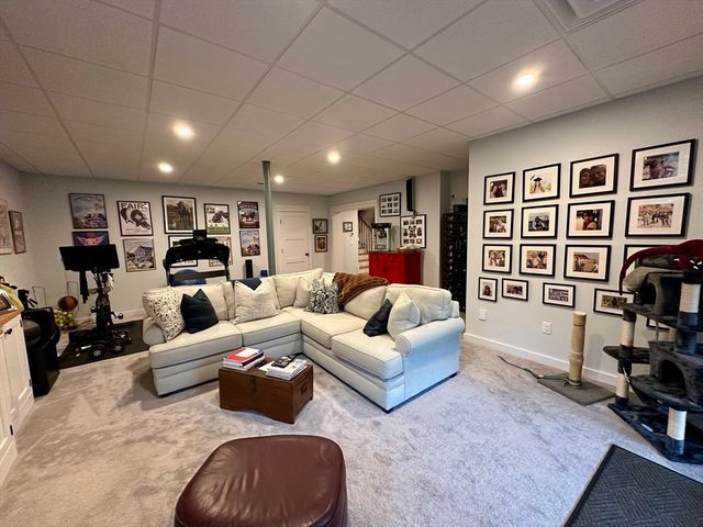 96 Hammett Ln, Chilmark, MA 02535