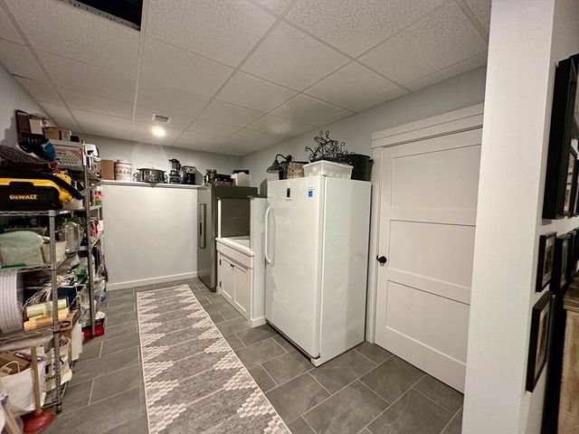 96 Hammett Ln, Chilmark, MA 02535