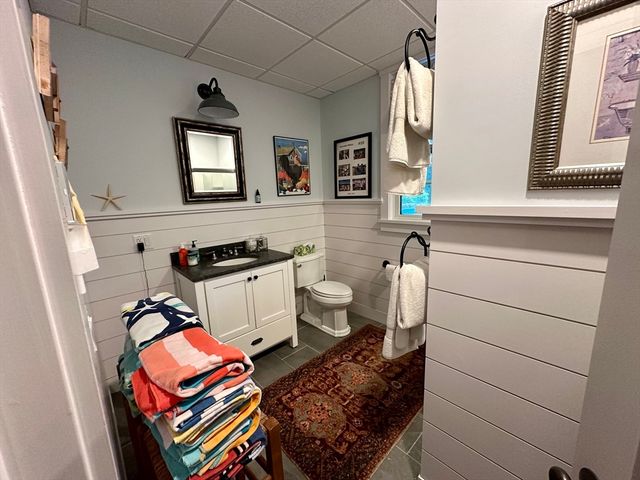 96 Hammett Ln, Chilmark, MA 02535