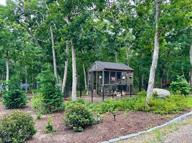 96 Hammett Ln, Chilmark, MA 02535