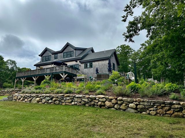 96 Hammett Ln, Chilmark, MA 02535