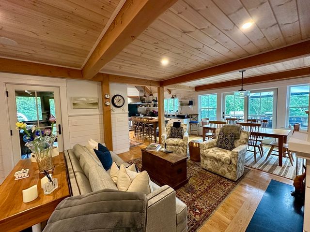 96 Hammett Ln, Chilmark, MA 02535