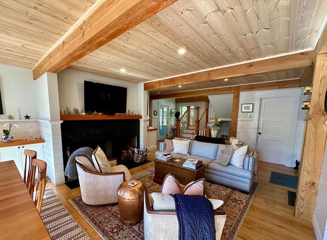 96 Hammett Ln, Chilmark, MA 02535