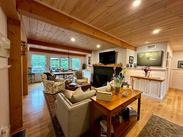 96 Hammett Ln, Chilmark, MA 02535