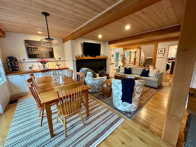 96 Hammett Ln, Chilmark, MA 02535