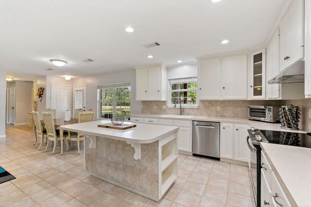 445 Woolridge Dr Drive, Conroe, TX 77301