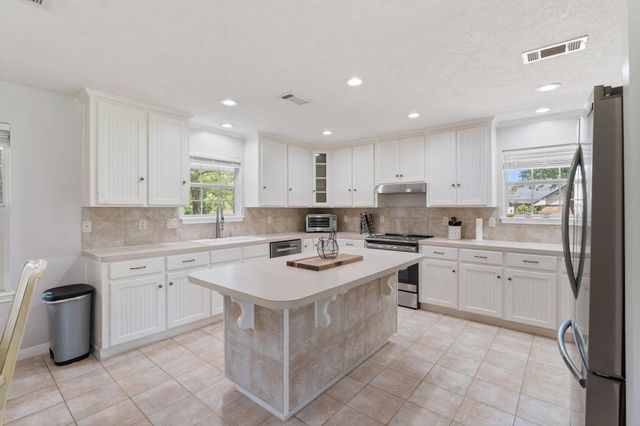 445 Woolridge Dr Drive, Conroe, TX 77301
