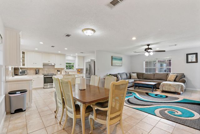 445 Woolridge Dr Drive, Conroe, TX 77301