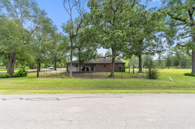 445 Woolridge Dr Drive, Conroe, TX 77301
