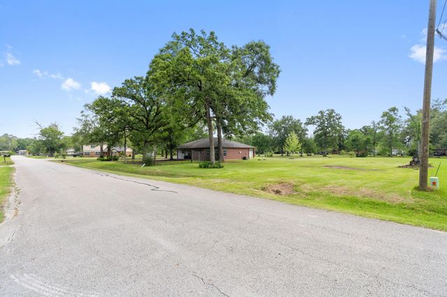 445 Woolridge Dr Drive, Conroe, TX 77301