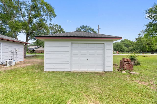 445 Woolridge Dr Drive, Conroe, TX 77301