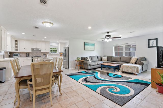 445 Woolridge Dr Drive, Conroe, TX 77301