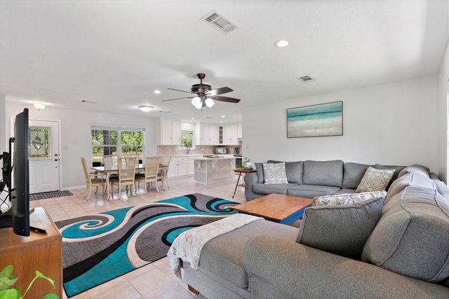 445 Woolridge Dr Drive, Conroe, TX 77301
