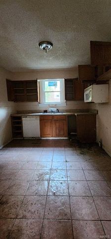 8008 Monroe Avenue, St Louis, MO 63114