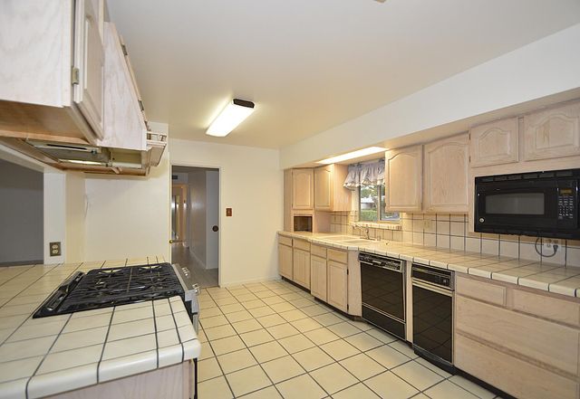 3860 E Rialto Avenue, Fresno, CA 93726