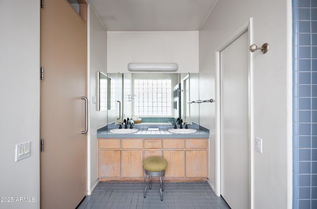 12242 N 74TH Street, Scottsdale, AZ 85260