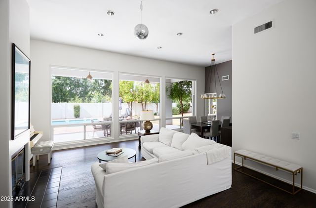 12242 N 74TH Street, Scottsdale, AZ 85260