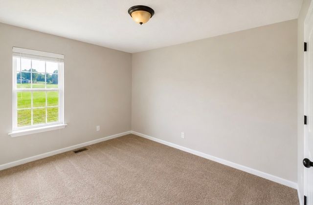 121 Hazelnut Ln, Unionville, TN 37180