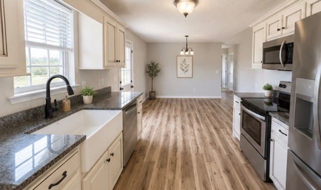 121 Hazelnut Ln, Unionville, TN 37180