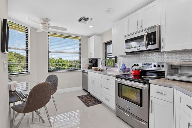 7535 La Paz Boulevard 306, Boca Raton, FL 33433