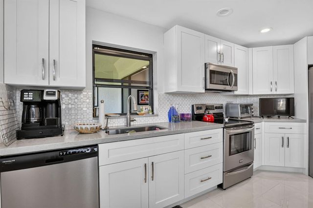 7535 La Paz Boulevard 306, Boca Raton, FL 33433