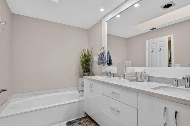 7535 La Paz Boulevard 306, Boca Raton, FL 33433