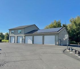 11705 Wide Hollow Rd, Yakima, WA 98908