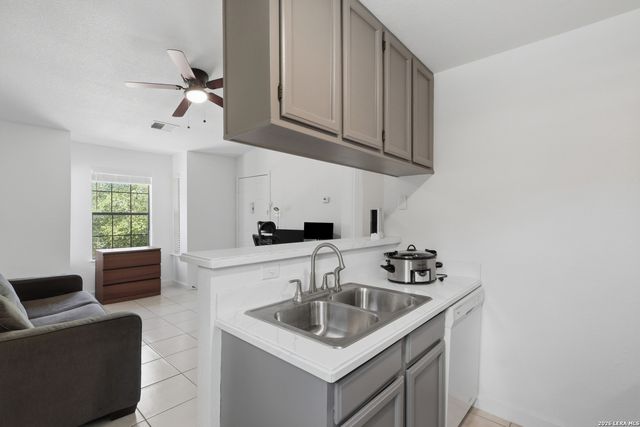 4803 Hamilton Wolfe Rd Apt 924, San Antonio, TX 78229