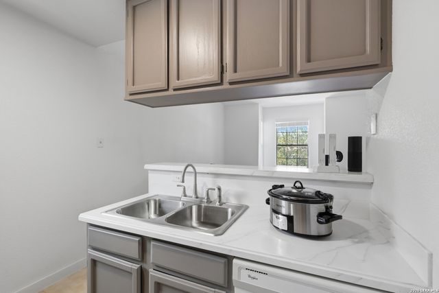 4803 Hamilton Wolfe Rd Apt 924, San Antonio, TX 78229
