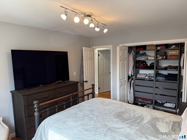 230 Cherry Hill Drive 2B, Bridgeport, CT 06606