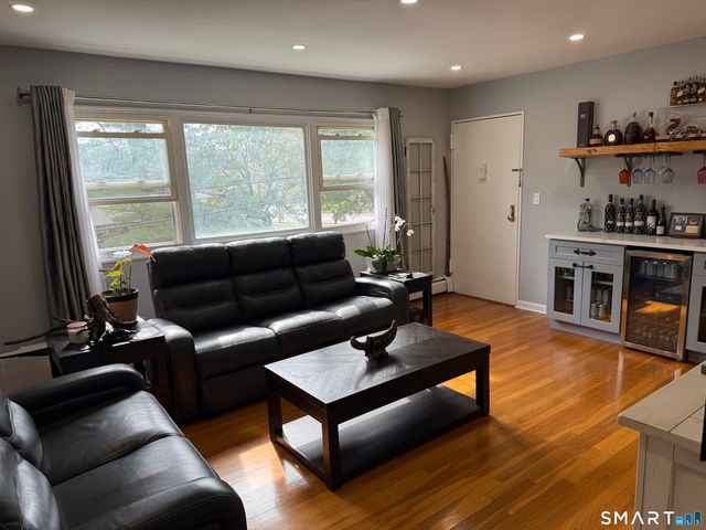 230 Cherry Hill Drive 2B, Bridgeport, CT 06606