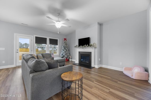 59 W Barlowe West Avenue, Hampstead, NC 28443