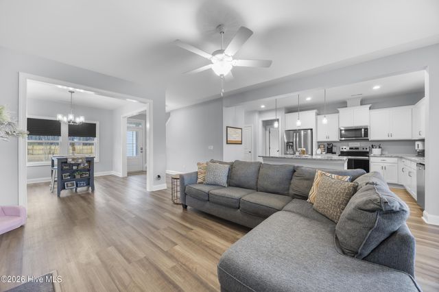 59 W Barlowe West Avenue, Hampstead, NC 28443