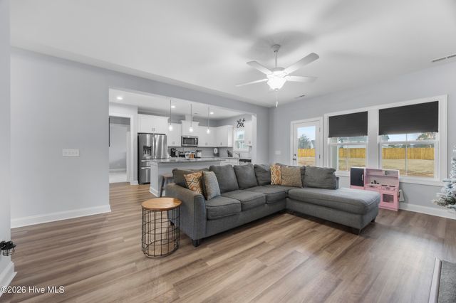 59 W Barlowe West Avenue, Hampstead, NC 28443