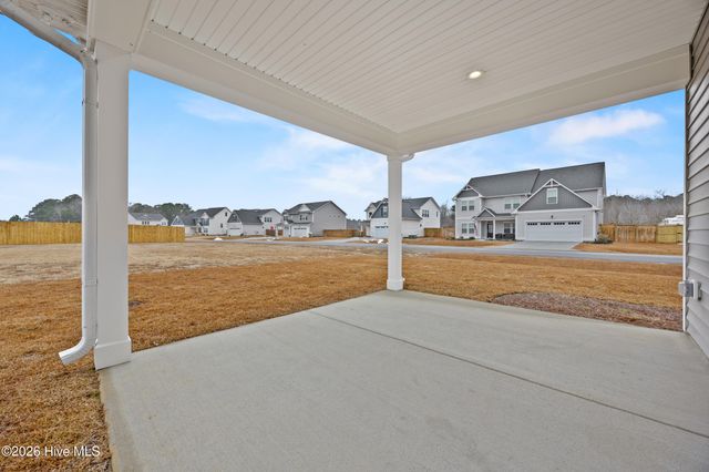 59 W Barlowe West Avenue, Hampstead, NC 28443