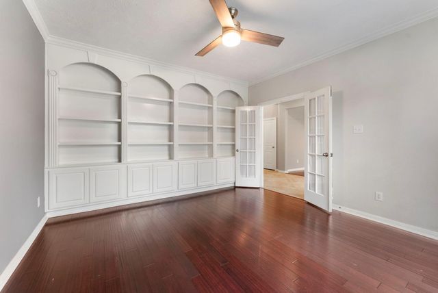 78 S Bardsbrook Circle, The Woodlands, TX 77382