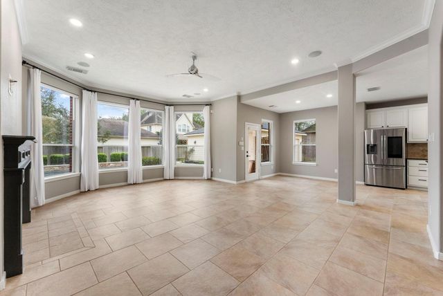 78 S Bardsbrook Circle, The Woodlands, TX 77382