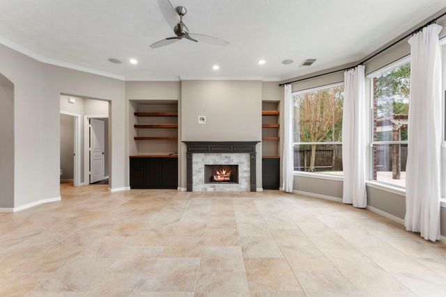 78 S Bardsbrook Circle, The Woodlands, TX 77382